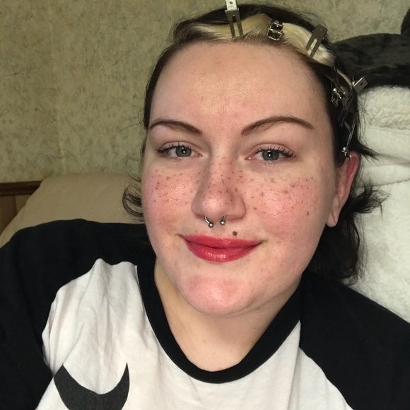 Meet your Posher, Elizabeth - Picture 2 of 3